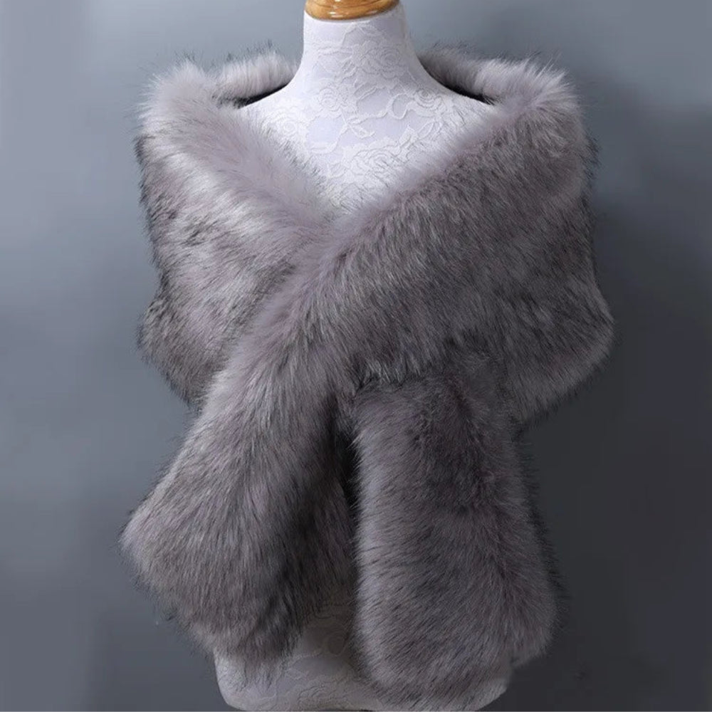 Cape de mariée en fasse fourrure | Robe de Mariée Bohème